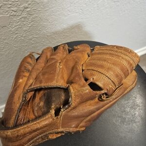 Vintage Nokona G24 RHT Baseball Glove